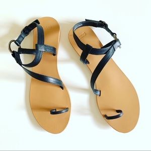 ASOS NWOT Toe Loop Strappy Sandals Black Size 8